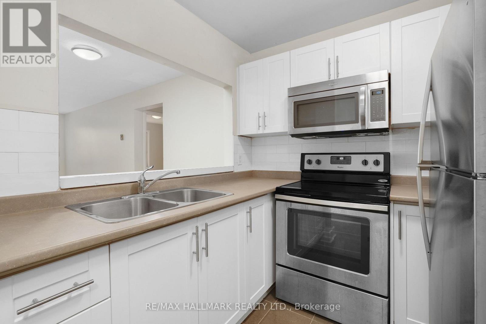 102 - 170 Grove Street E, Barrie (Wellington), Ontario  L4M 2P7 - Photo 2 - S12818968