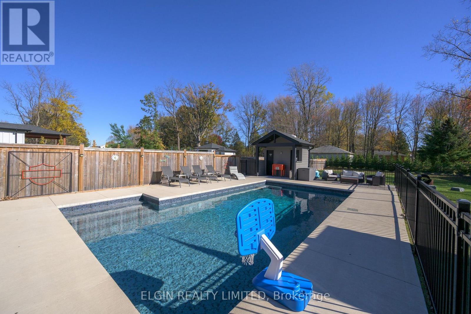 107 Optimist Drive, Southwold, Ontario  N5P 0G2 - Photo 38 - X12815444