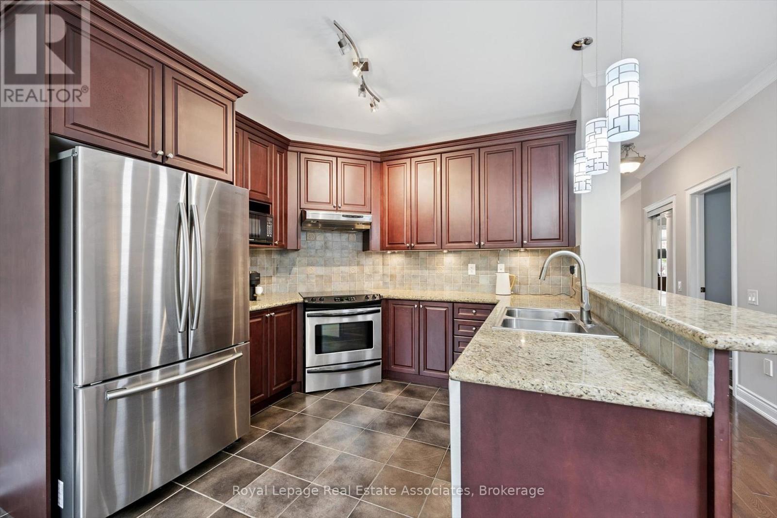 3335 Whilabout Terrace, Oakville, Ontario  L6L 0A8 - Photo 8 - W12818694