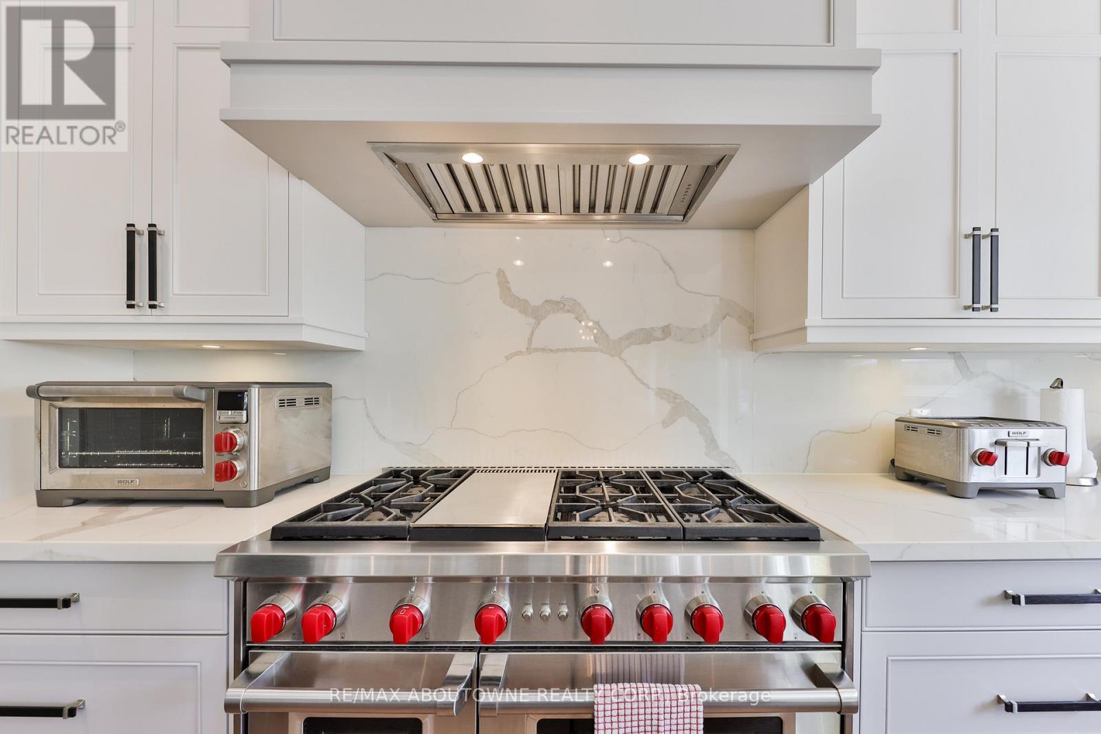 408 Saville Crescent, Oakville, Ontario  L6L 3T8 - Photo 10 - W12818700