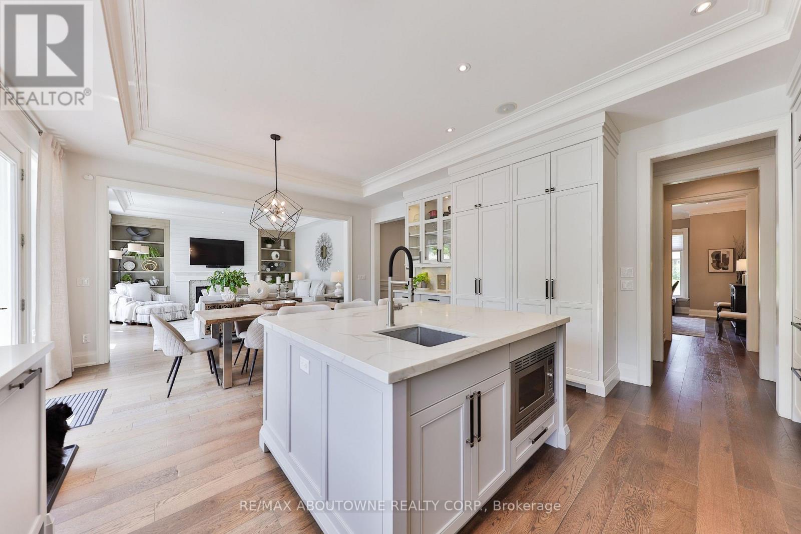 408 Saville Crescent, Oakville, Ontario  L6L 3T8 - Photo 9 - W12818700