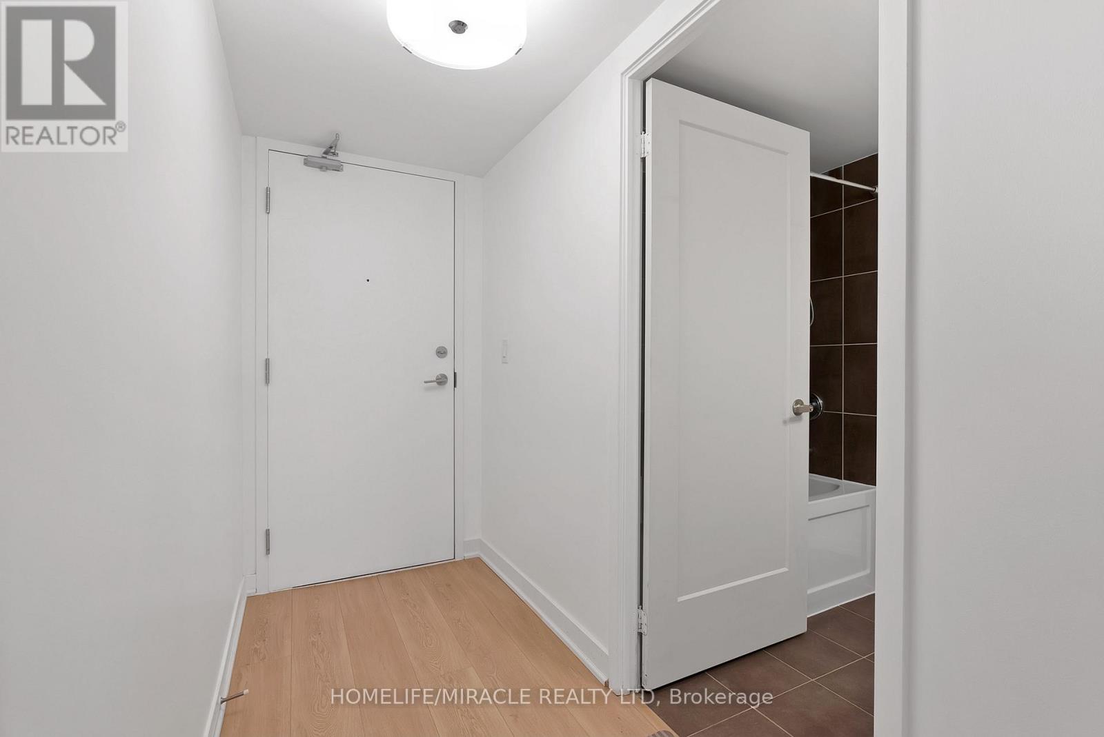 401 - 1420 Dupont Street, Toronto, Ontario  M6H 0C2 - Photo 3 - W12818714