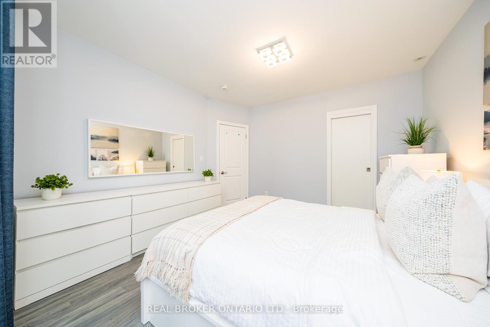 8 Springhurst Avenue, Toronto, Ontario  M6K 1A9 - Photo 12 - W12818738