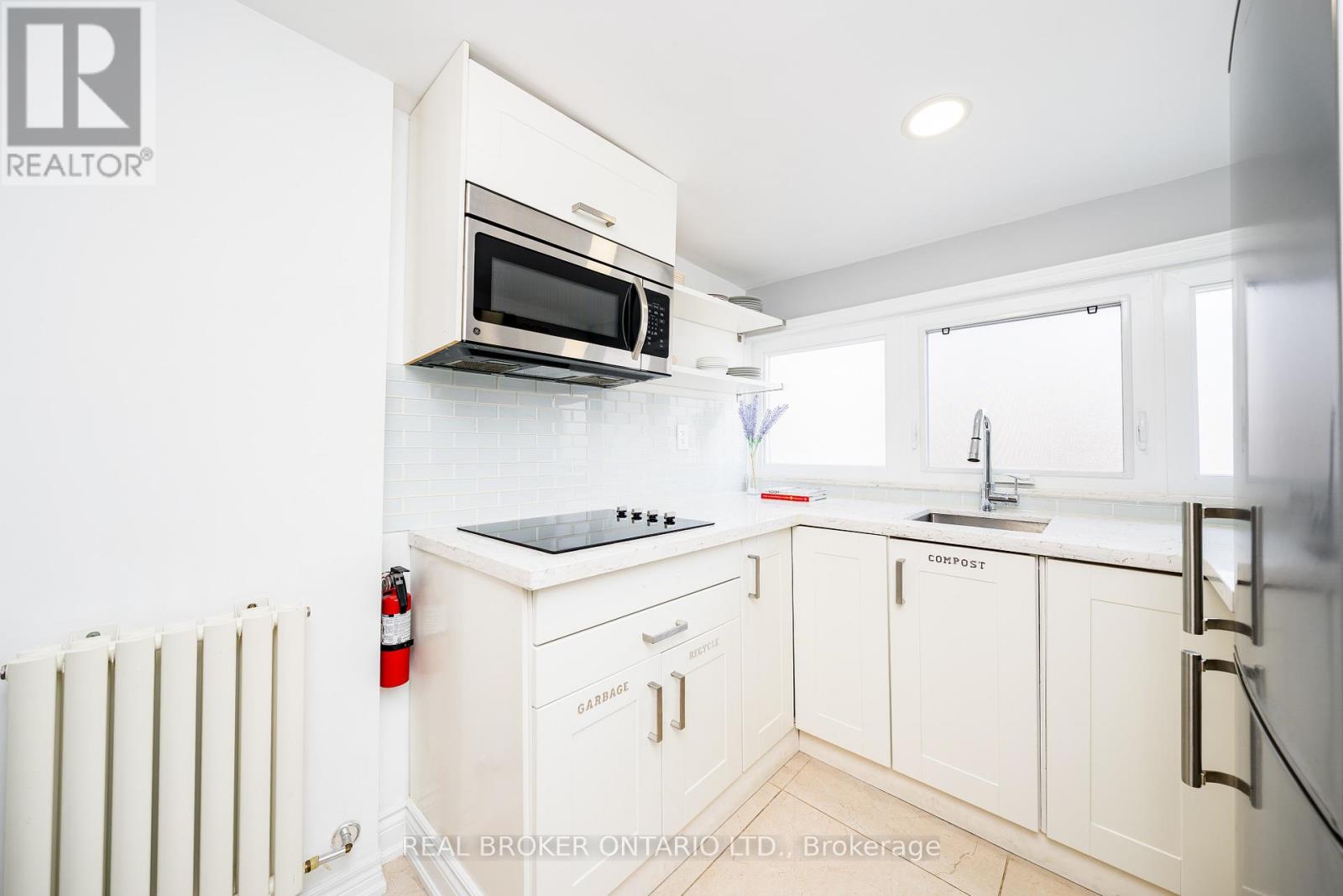 8 Springhurst Avenue, Toronto, Ontario  M6K 1A9 - Photo 17 - W12818738