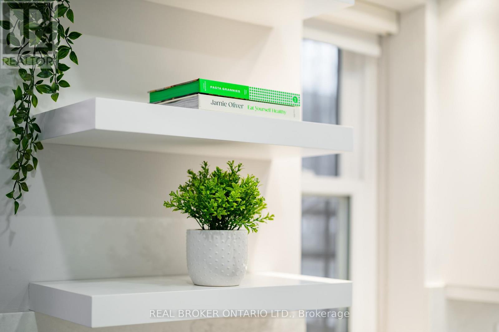 8 Springhurst Avenue, Toronto (South Parkdale), Ontario  M6K 1A9 - Photo 46 - W12818738