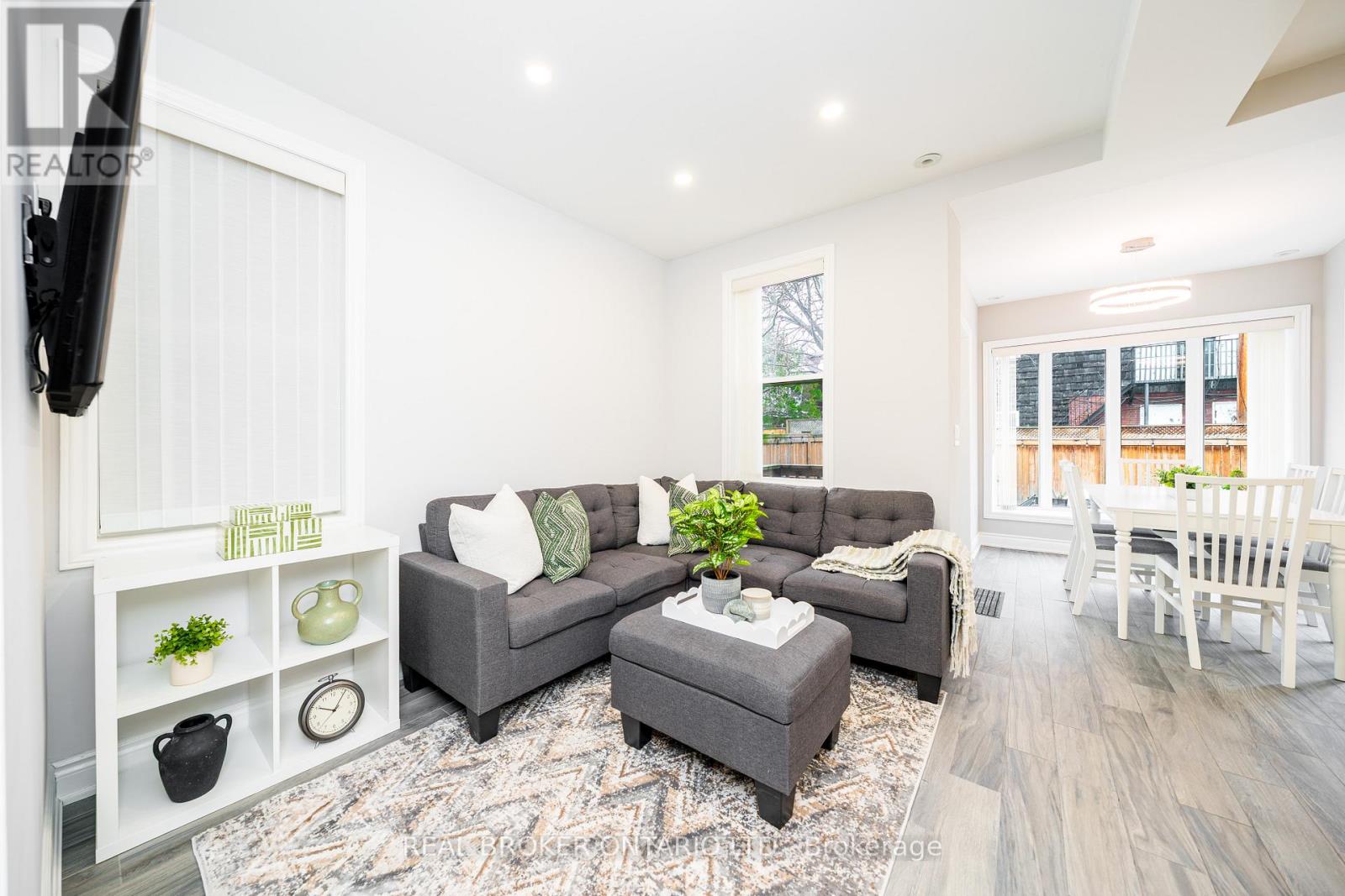 8 Springhurst Avenue, Toronto, Ontario  M6K 1A9 - Photo 6 - W12818738