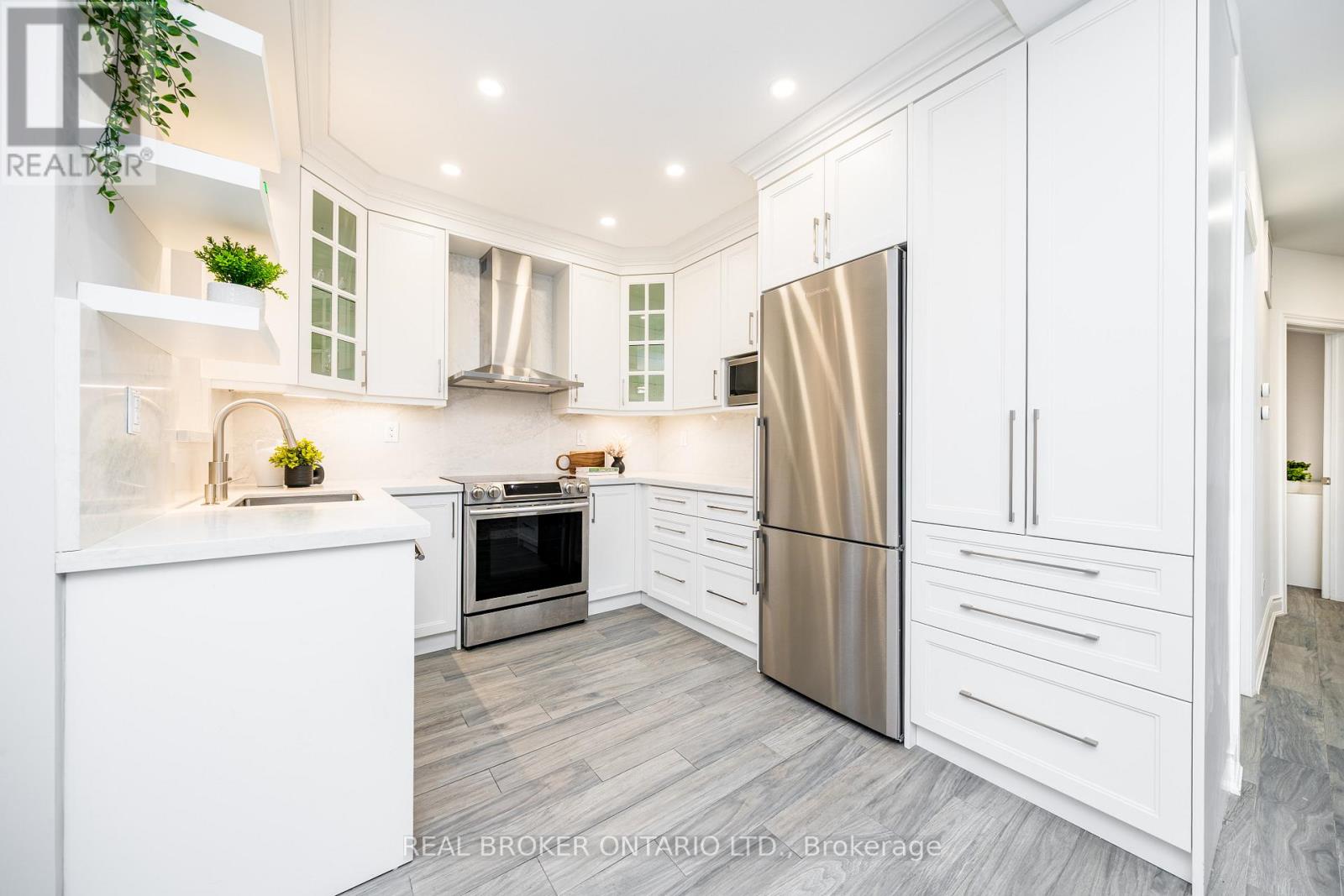 8 Springhurst Avenue, Toronto, Ontario  M6K 1A9 - Photo 8 - W12818738