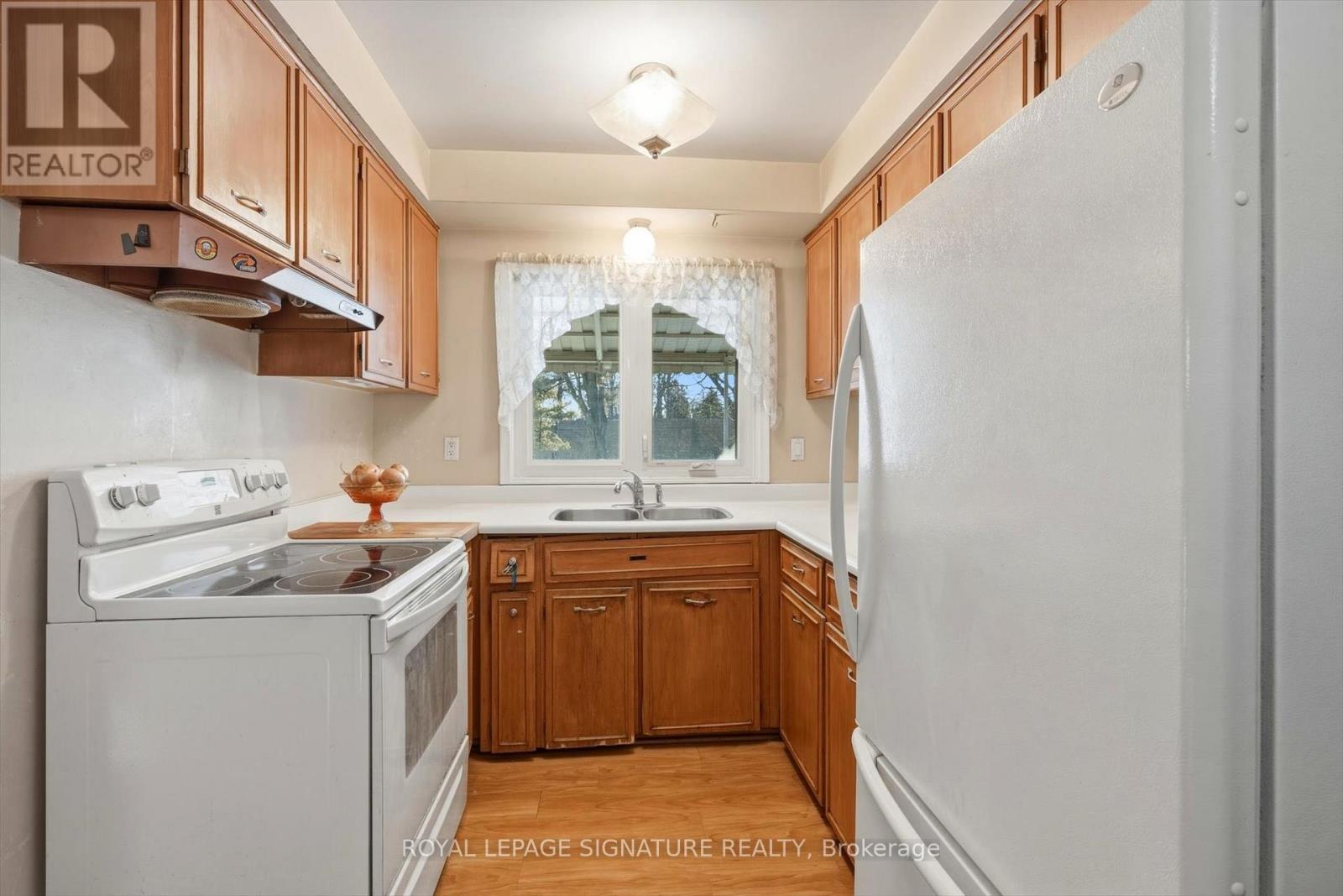 1389 Tyneburn Crescent, Mississauga, Ontario  L4X 1P6 - Photo 11 - W12818750