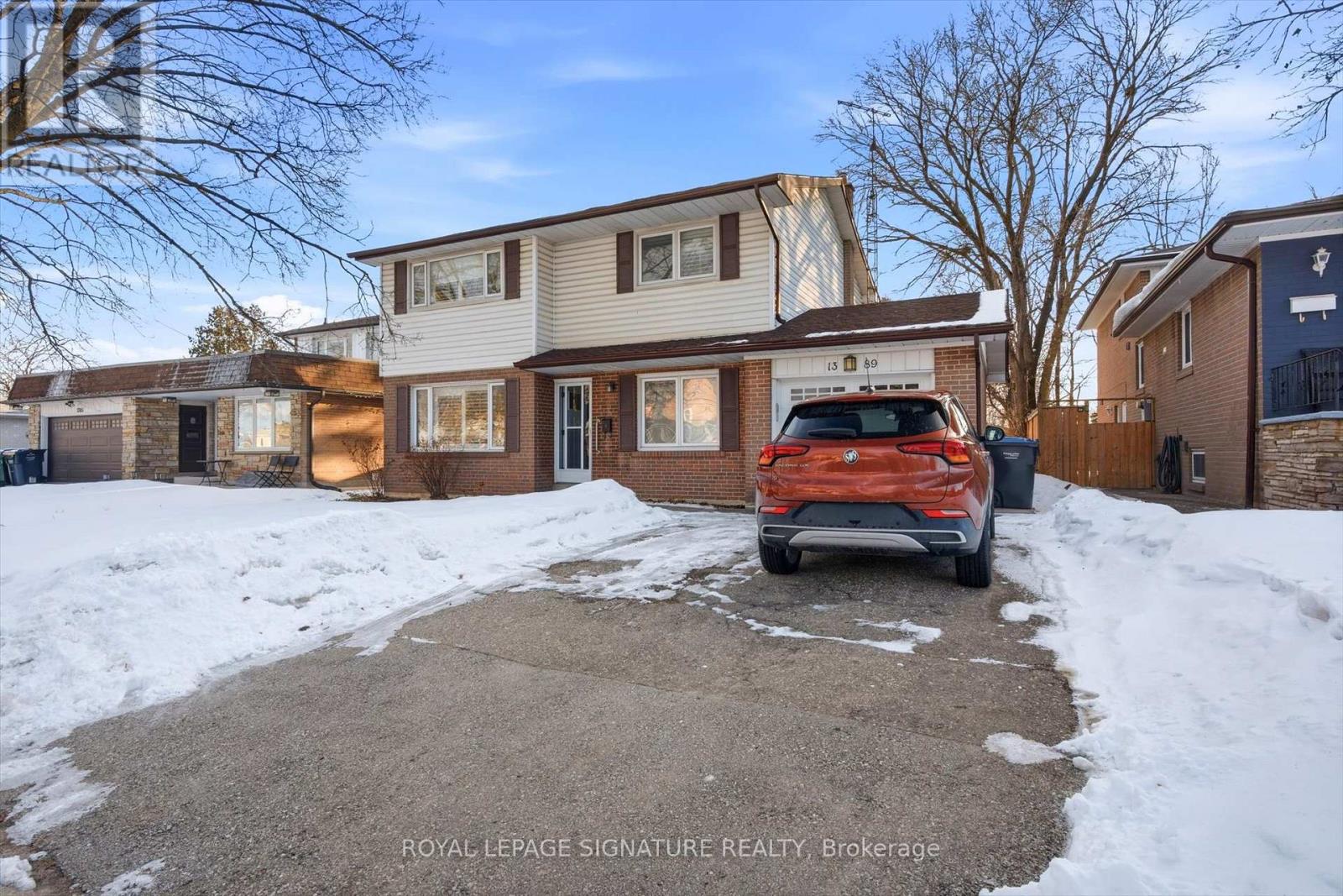 1389 Tyneburn Crescent, Mississauga, Ontario  L4X 1P6 - Photo 2 - W12818750