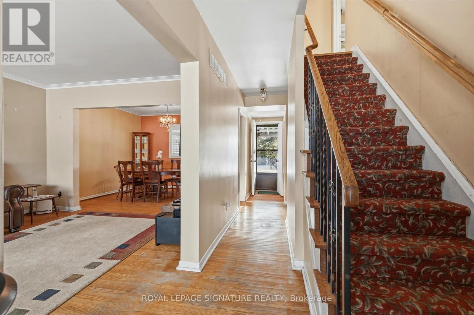 1389 Tyneburn Crescent, Mississauga, Ontario  L4X 1P6 - Photo 4 - W12818750