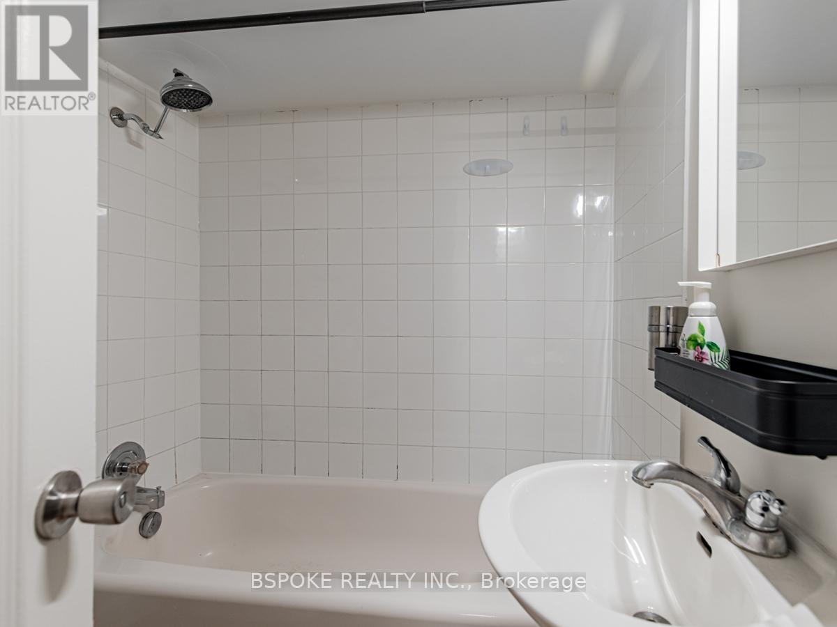 Main Floor - 142 Silverthorn Avenue, Toronto, Ontario  M6N 3K3 - Photo 12 - W12818848