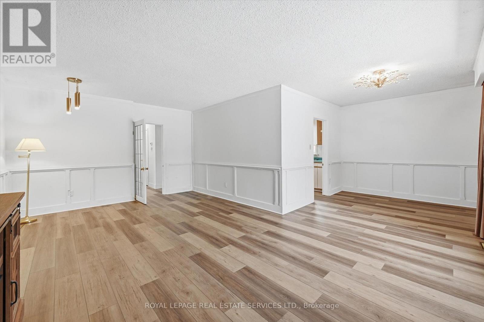 262 Glen Oak Drive, Oakville, Ontario  L6K 2J2 - Photo 11 - W12818862