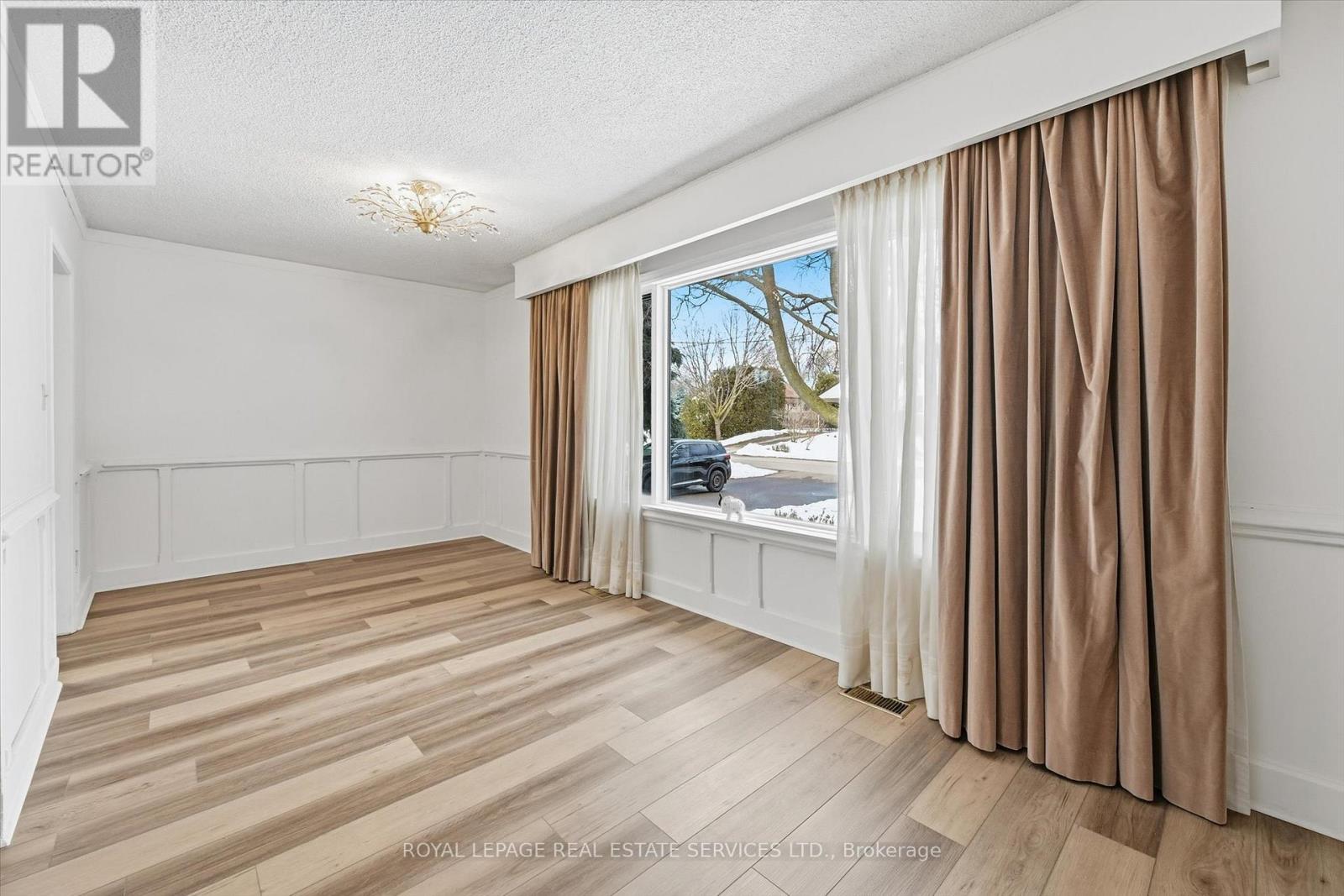 262 Glen Oak Drive, Oakville, Ontario  L6K 2J2 - Photo 12 - W12818862