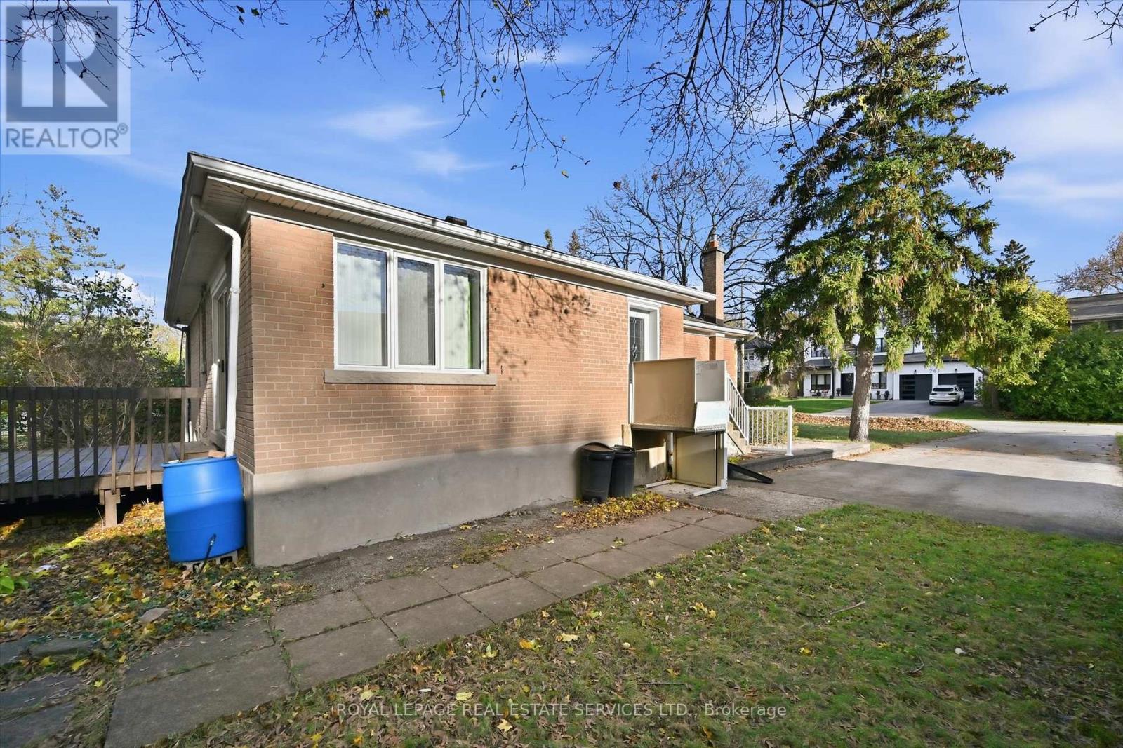 262 Glen Oak Drive, Oakville, Ontario  L6K 2J2 - Photo 6 - W12818862