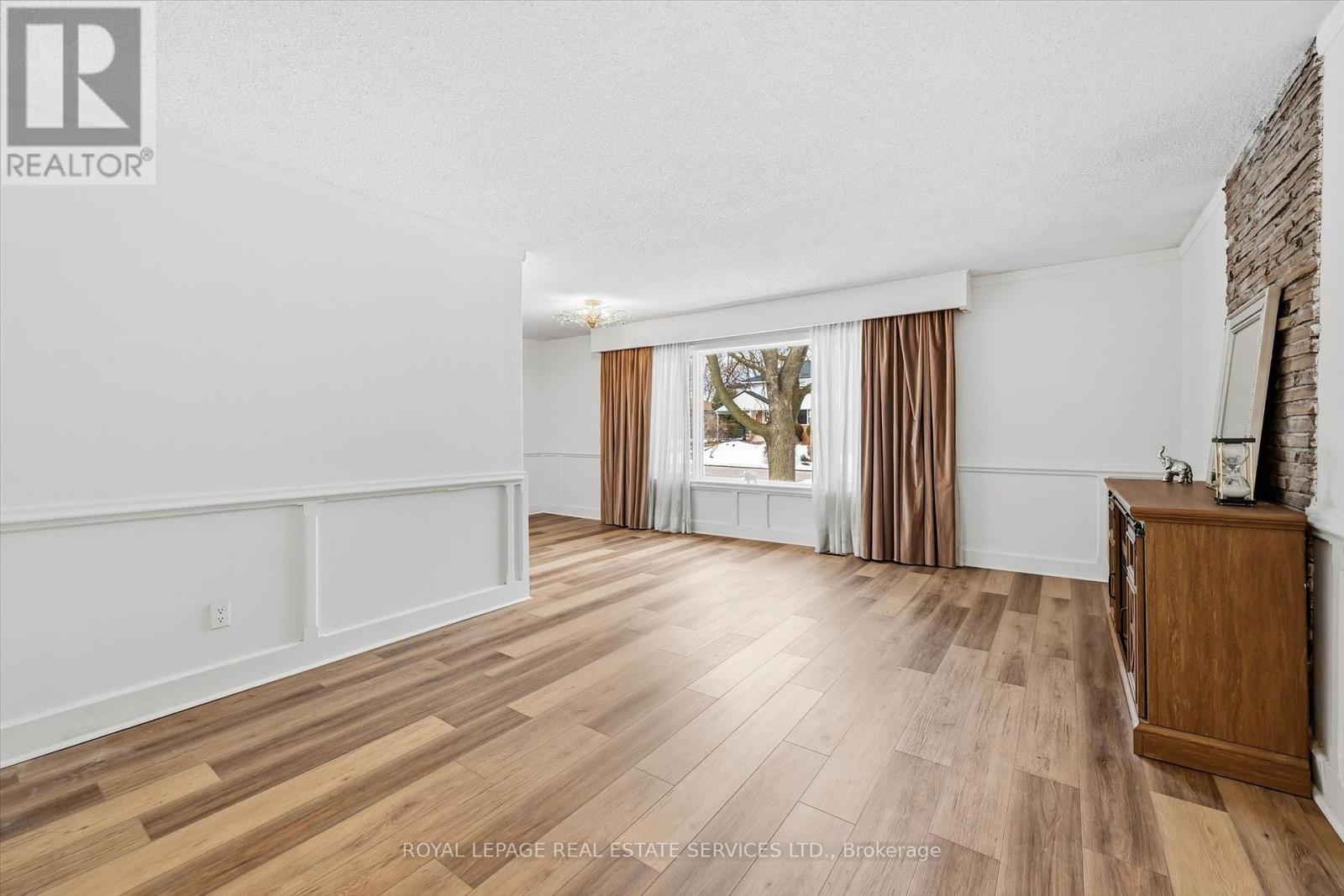 262 Glen Oak Drive, Oakville, Ontario  L6K 2J2 - Photo 9 - W12818862