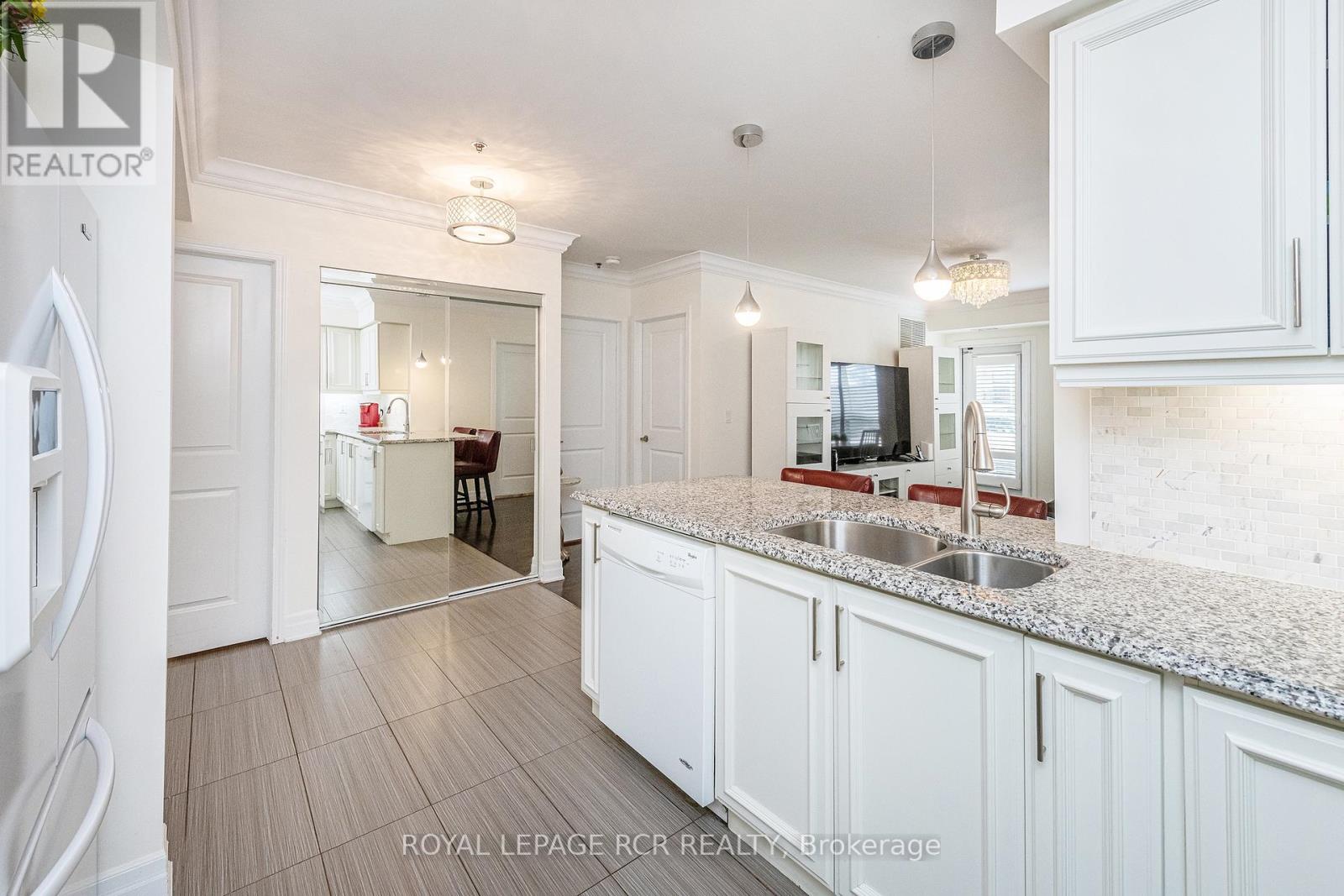 106 - 60 Baycliffe Crescent, Brampton, Ontario  L7A 0Z4 - Photo 5 - W12818908