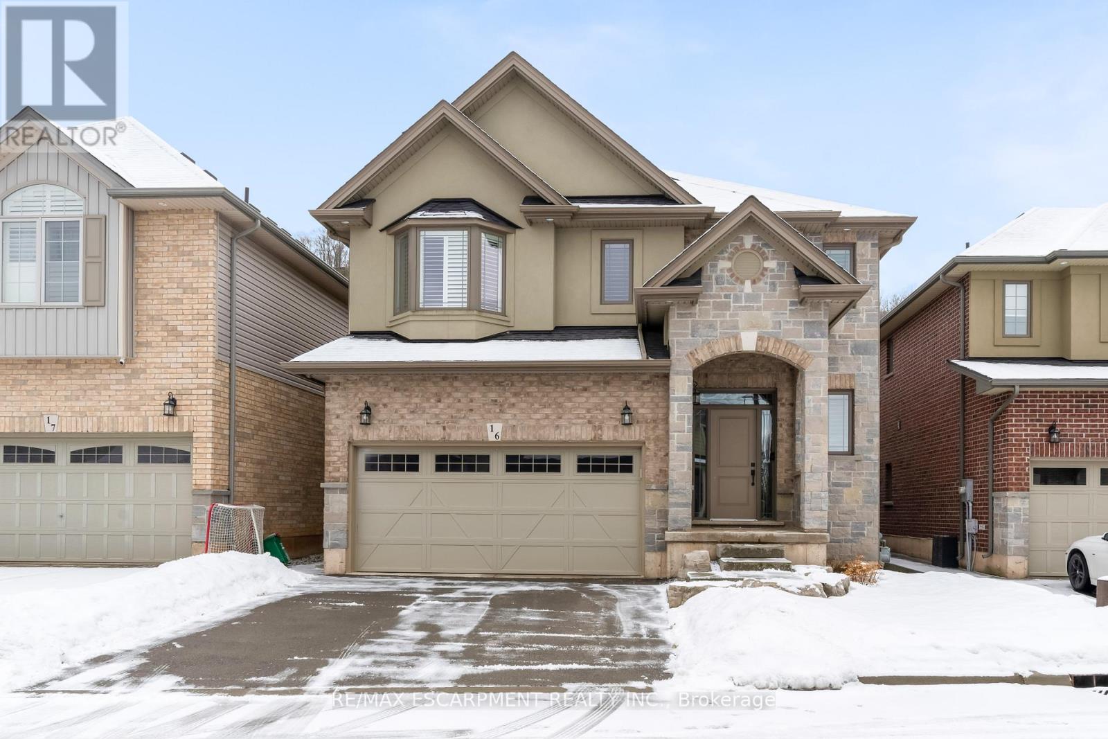 16 - 270 Main Street W, Grimsby, Ontario  L3M 0B3 - Photo 1 - X12818722