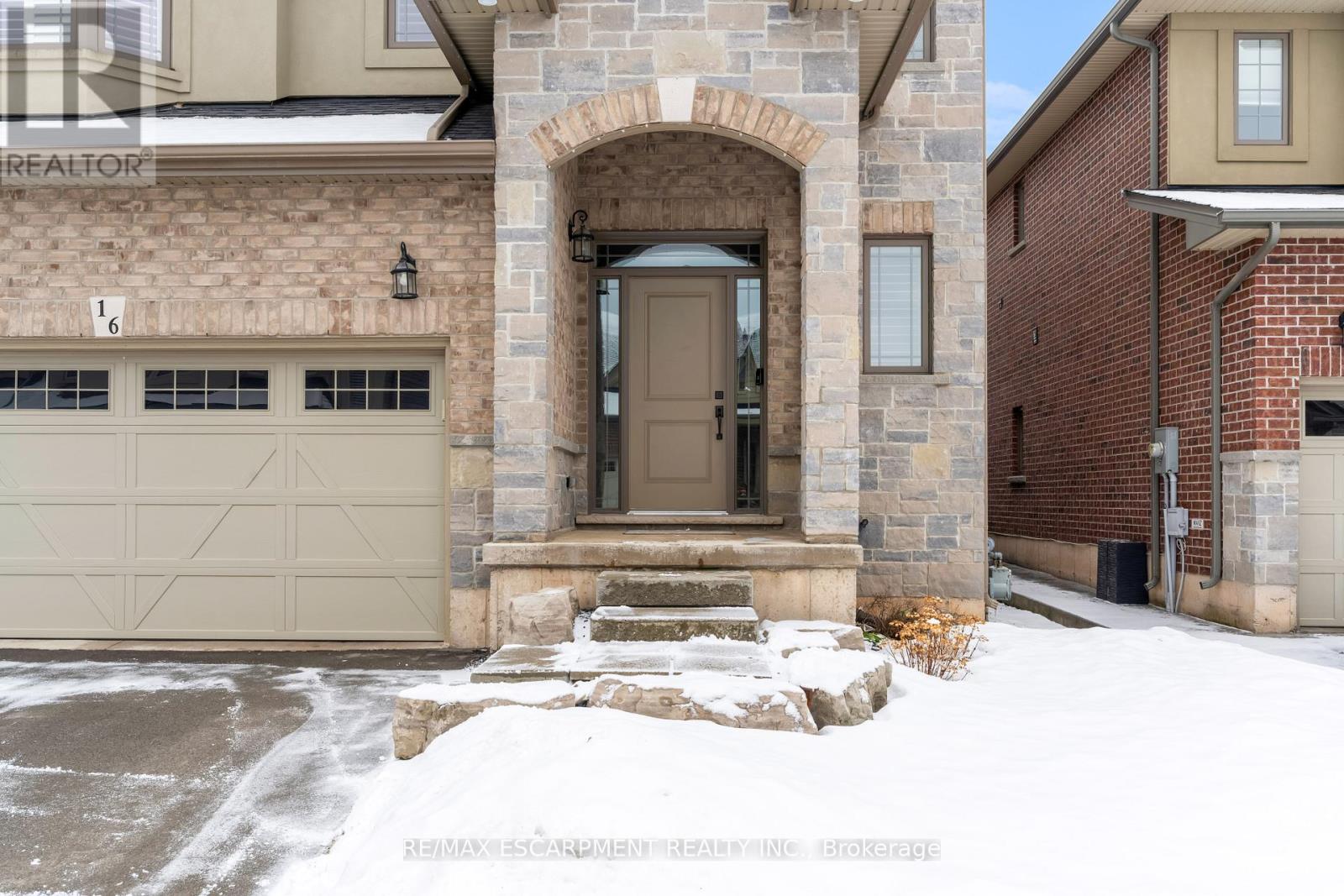 16 - 270 Main Street W, Grimsby, Ontario  L3M 0B3 - Photo 2 - X12818722