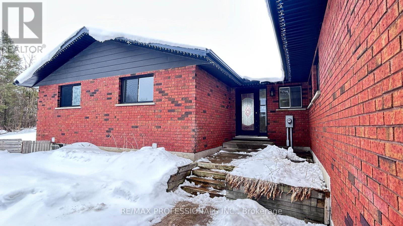 261046 18 Concession, West Grey, Ontario  N4N 3C1 - Photo 4 - X12818772