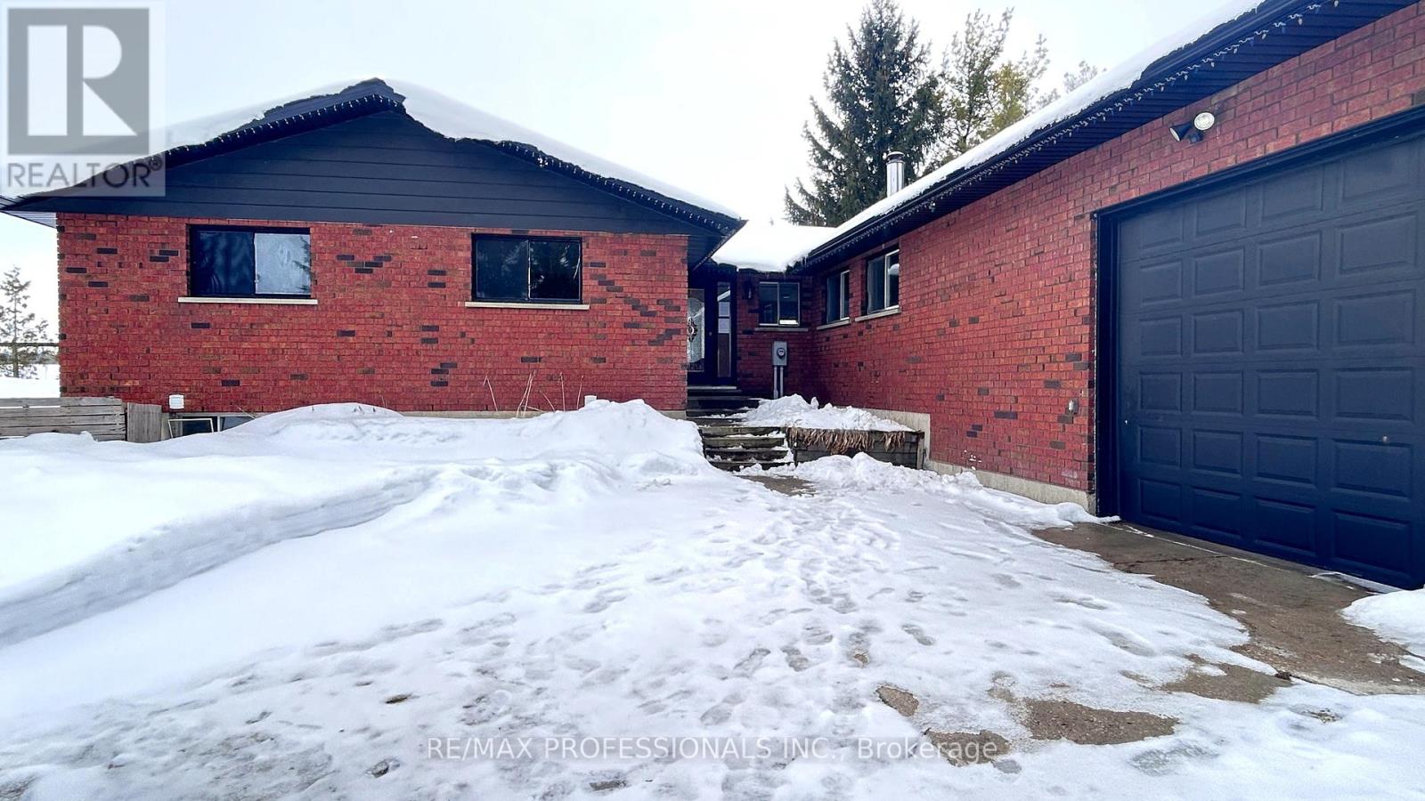 261046 18 Concession, West Grey, Ontario  N4N 3C1 - Photo 5 - X12818772