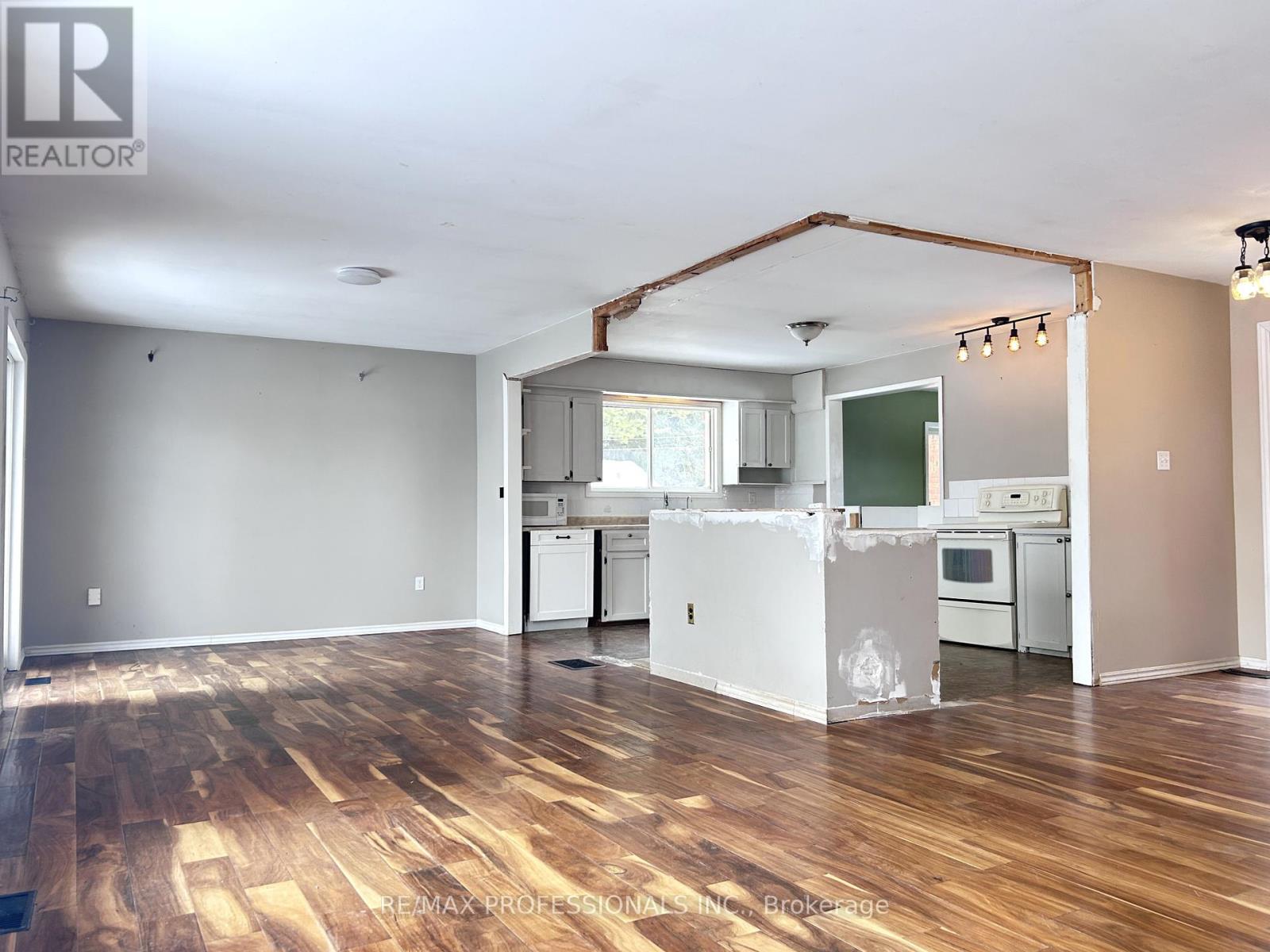 261046 18 Concession, West Grey, Ontario  N4N 3C1 - Photo 7 - X12818772