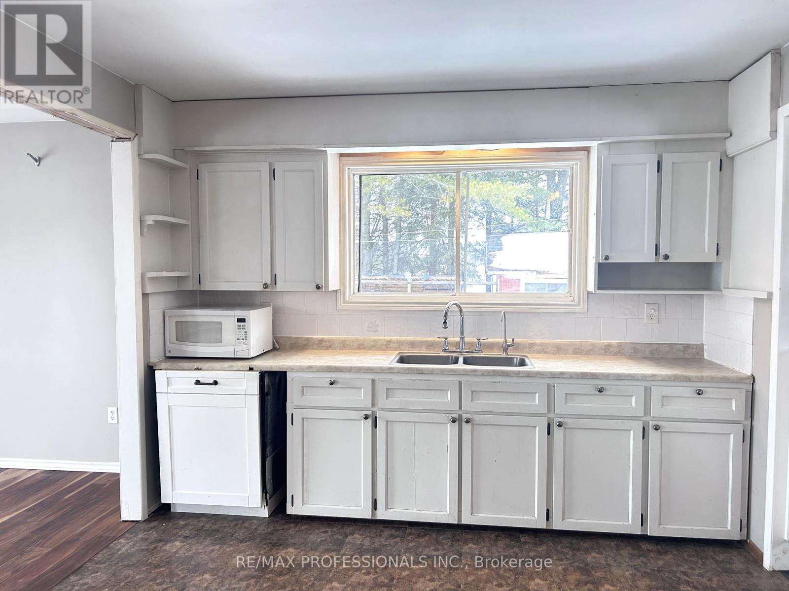 261046 18 Concession, West Grey, Ontario  N4N 3C1 - Photo 9 - X12818772