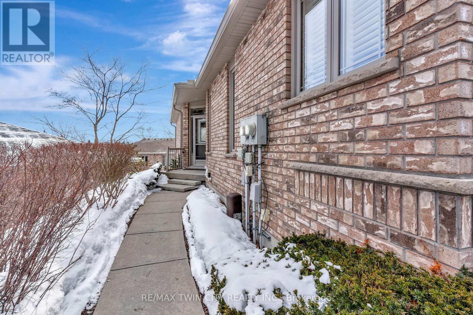 5 - 20 Isherwood Avenue, Cambridge, Ontario  N1R 8P9 - Photo 4 - X12818904