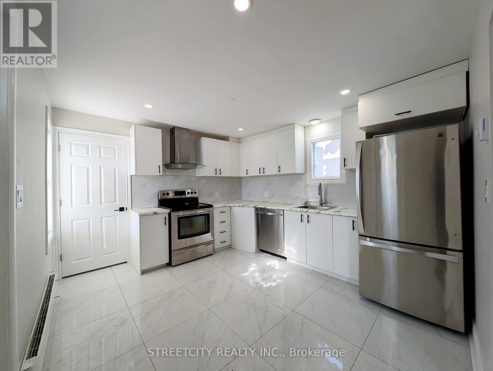 137 Proctor Street, Sarnia, Ontario  N7T 3G1 - Photo 4 - X12697466