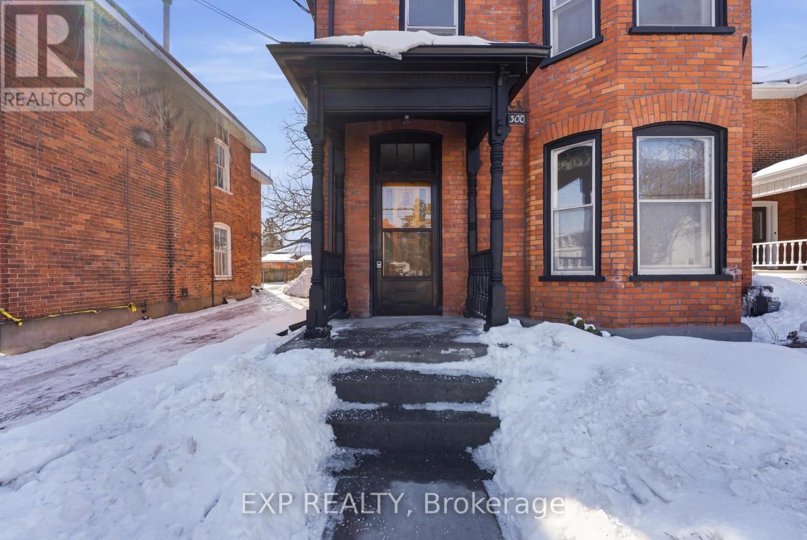 300 Charles Street, Belleville (Belleville Ward), Ontario  K8N 3M8 - Photo 3 - X12819058