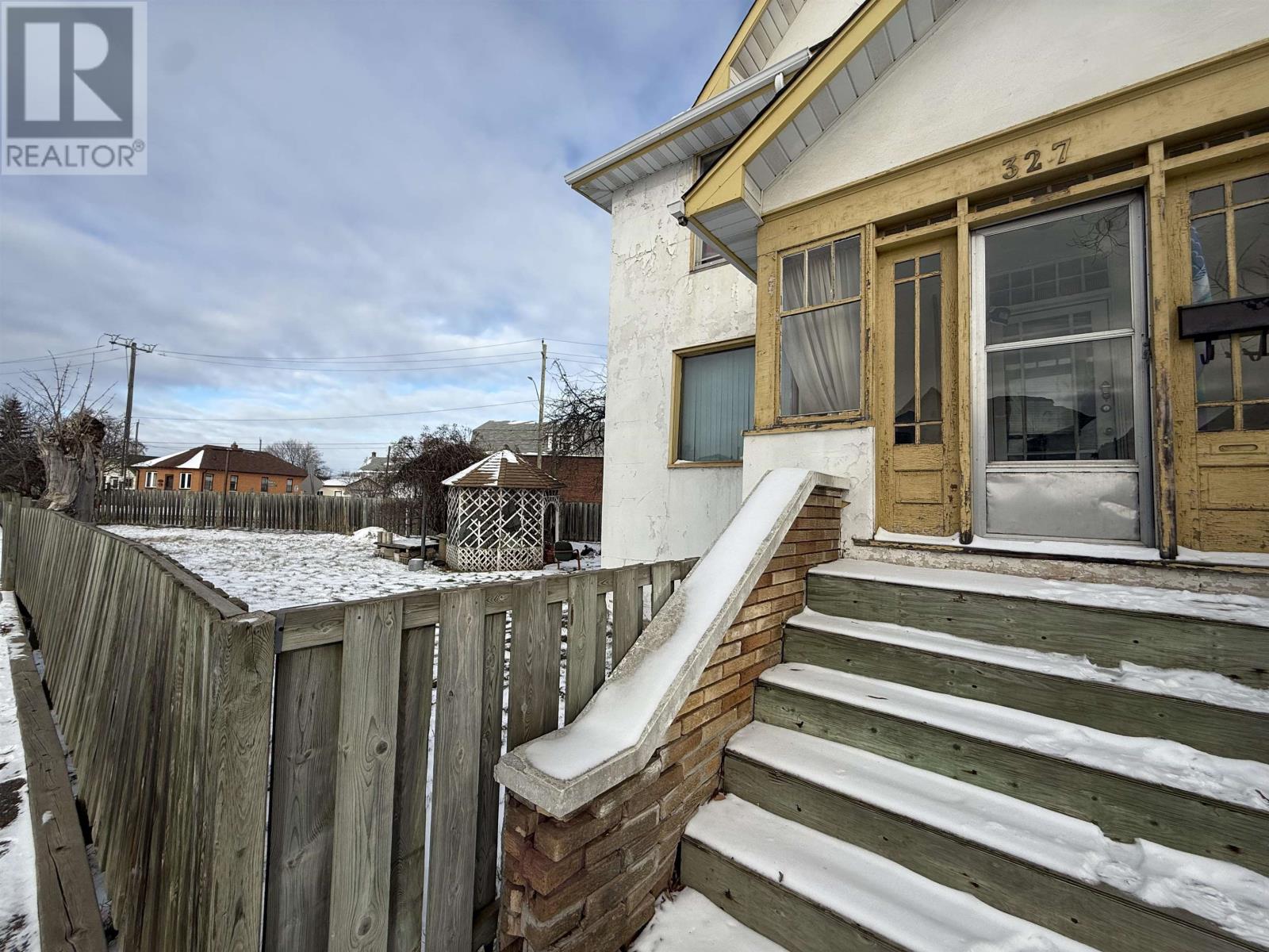 327 Robertson St, Thunder Bay, Ontario  P7C 2P1 - Photo 2 - TB253602