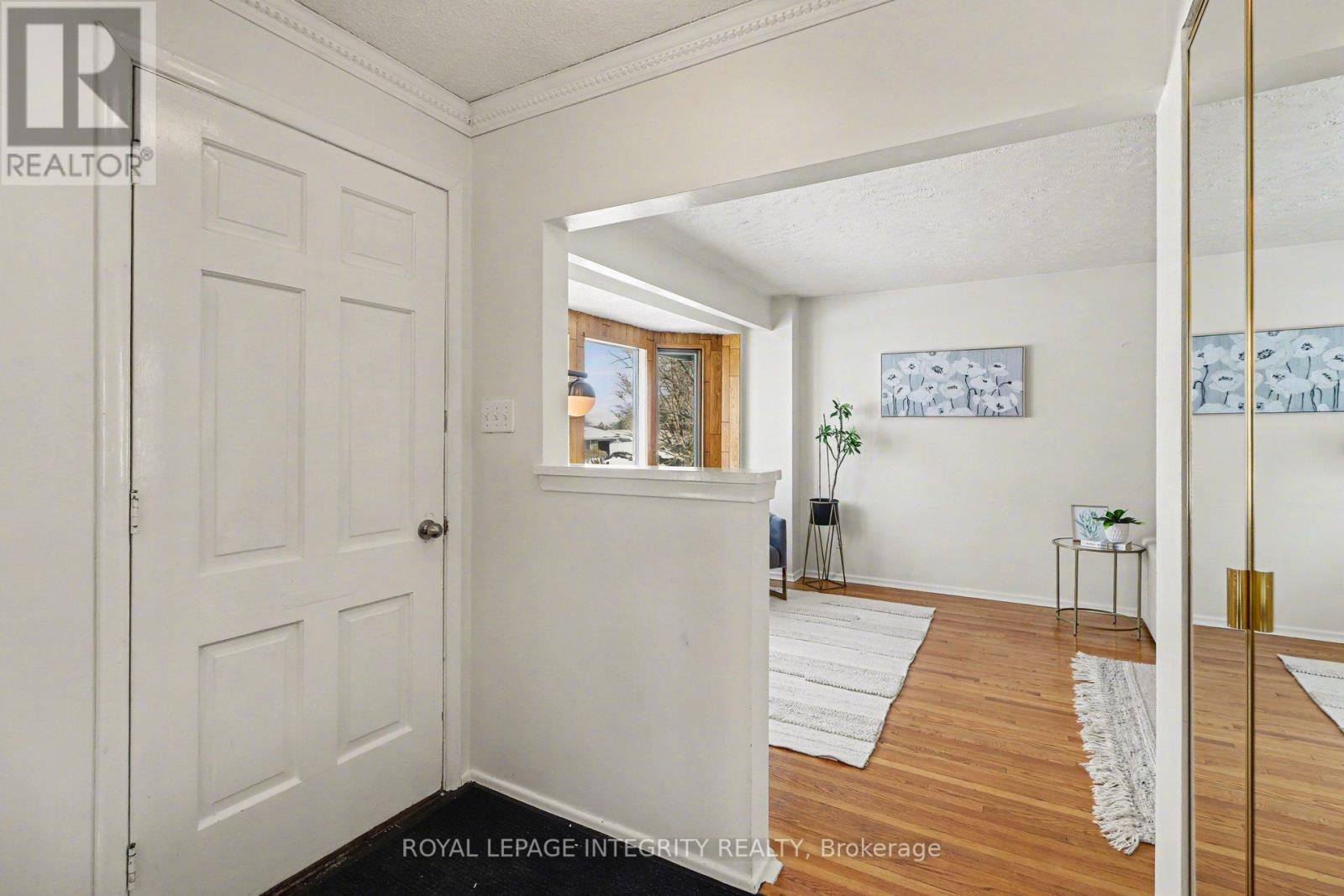 1838 Louisiana Avenue, Ottawa, Ontario  K1H 6V1 - Photo 3 - X12819100