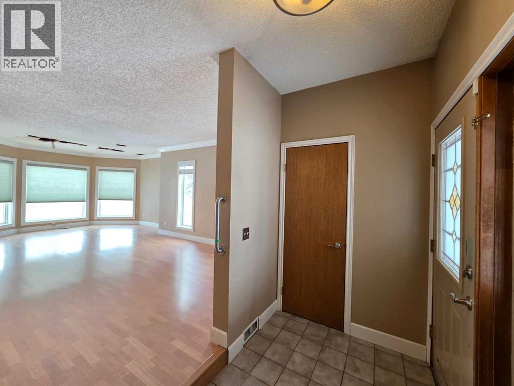 52 Sunvale Mews Se, Calgary, Alberta  T2X 2P4 - Photo 4 - A2288256