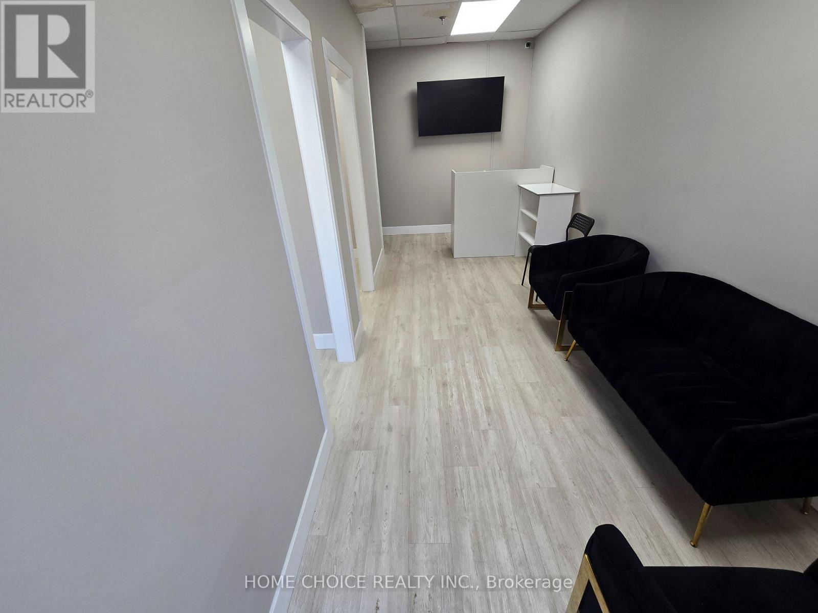 2 - 33 Peelar Road, Vaughan, Ontario  L4K 1A3 - Photo 2 - N12818994