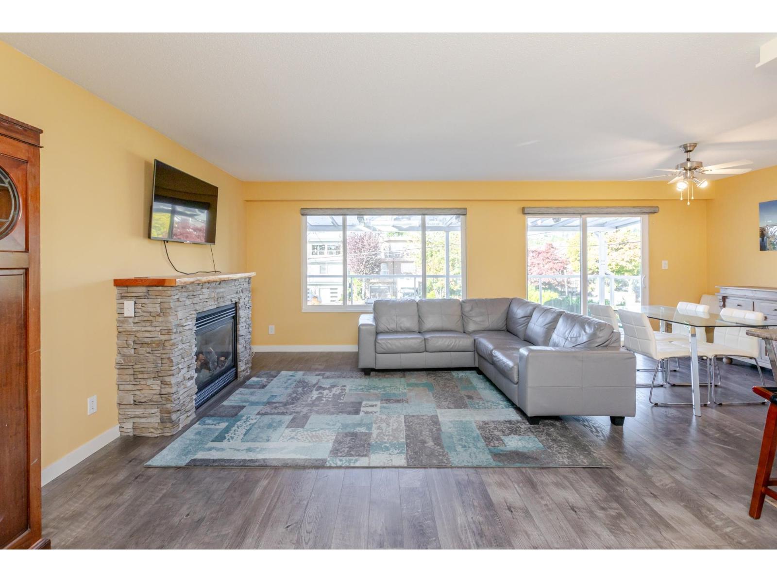 832 Stevens Street, White Rock, British Columbia V4A 4X2 - Photo 4 - R3091562