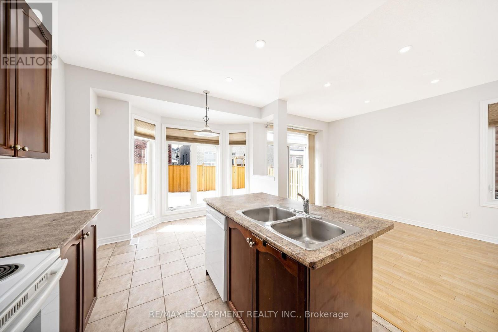 5554 Waterwind Crescent, Mississauga (Churchill Meadows), Ontario  L5M 0G4 - Photo 17 - W12818978