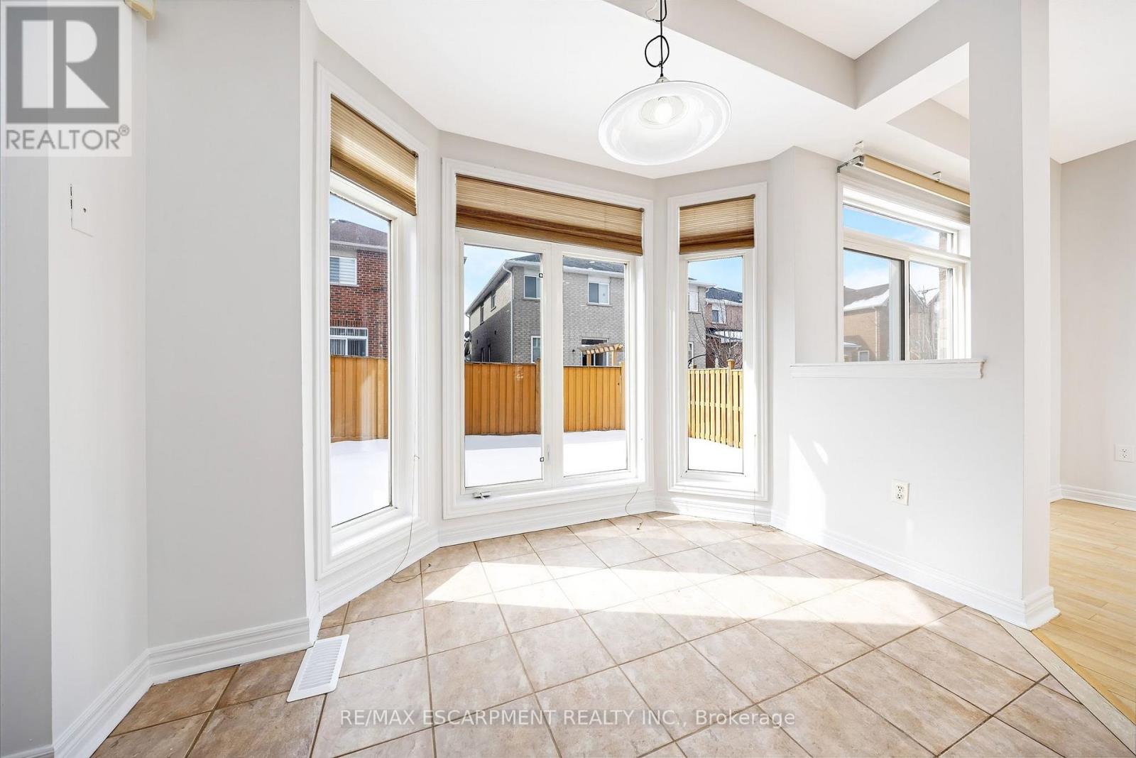 5554 Waterwind Crescent, Mississauga (Churchill Meadows), Ontario  L5M 0G4 - Photo 19 - W12818978