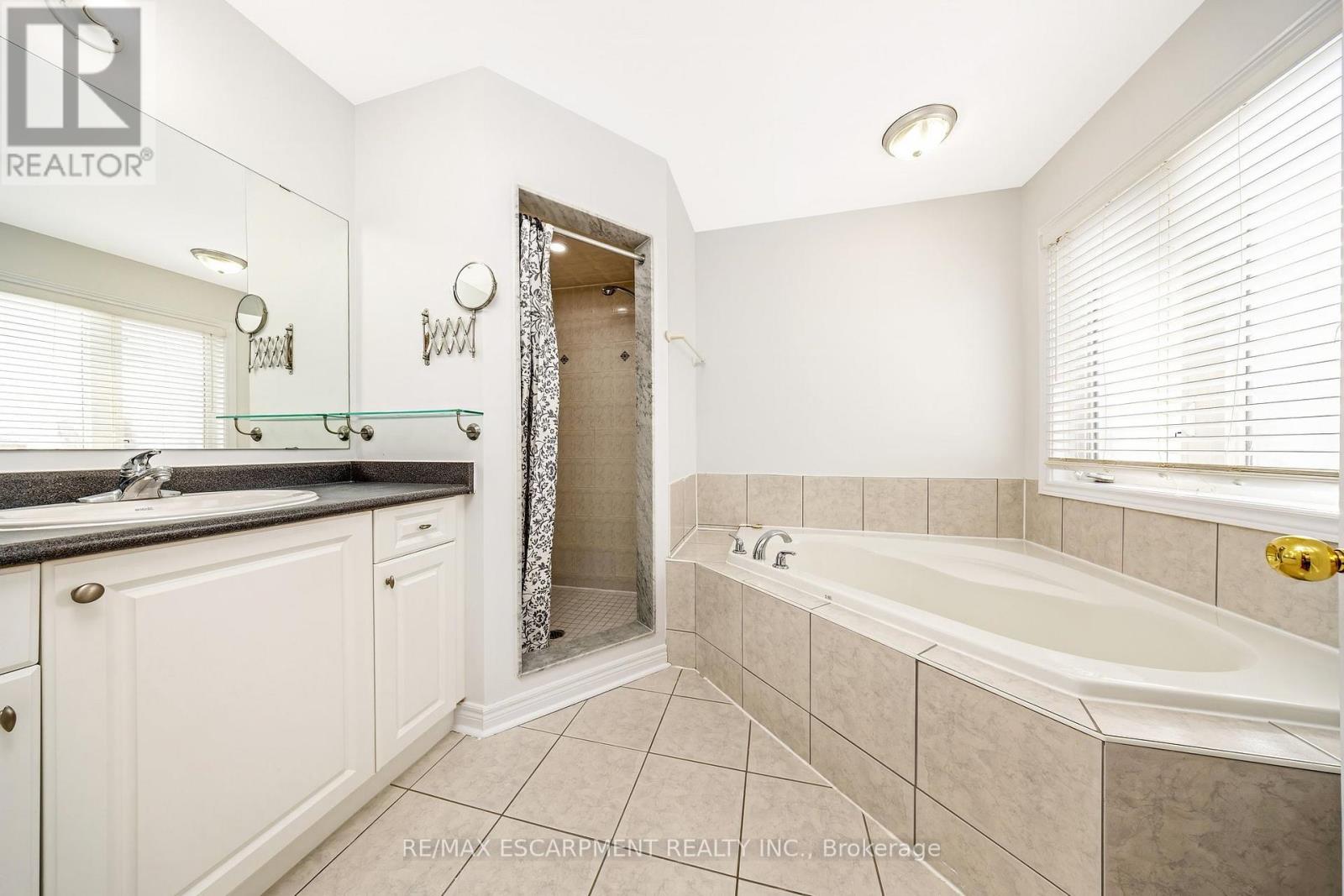 5554 Waterwind Crescent, Mississauga (Churchill Meadows), Ontario  L5M 0G4 - Photo 26 - W12818978