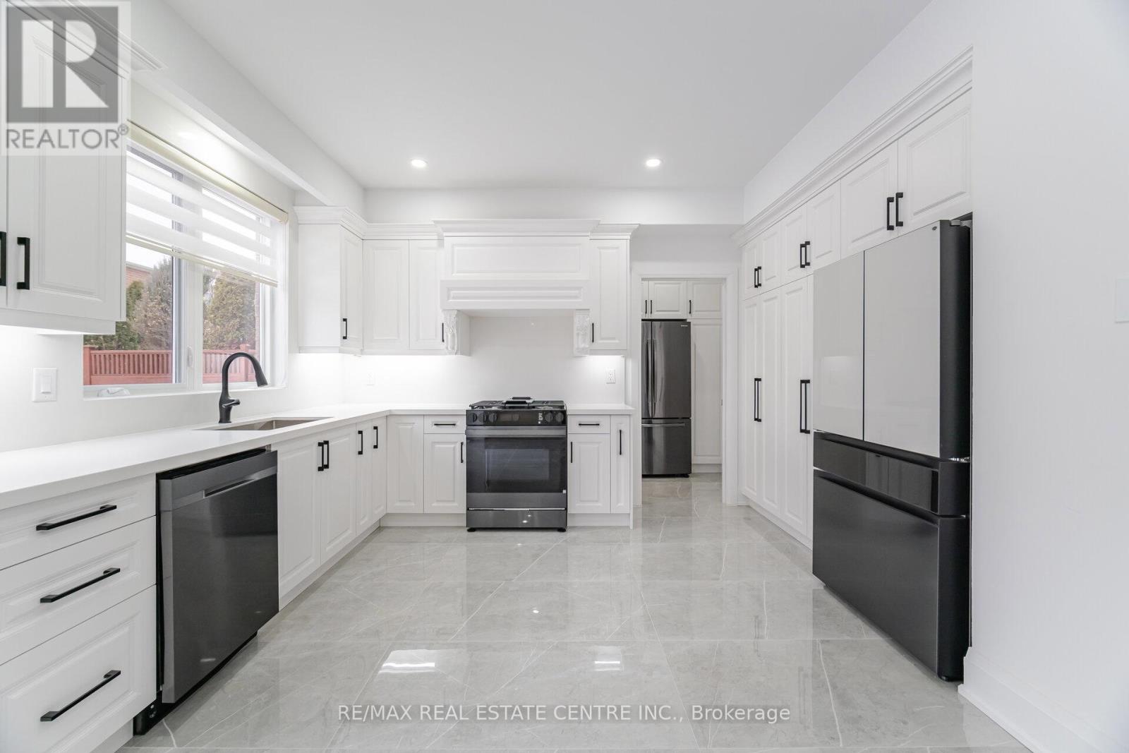 17 Wonder Way, Brampton, Ontario  L6P 1G1 - Photo 14 - W12819006