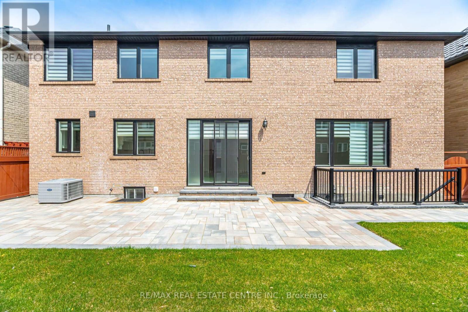 17 Wonder Way, Brampton, Ontario  L6P 1G1 - Photo 49 - W12819006