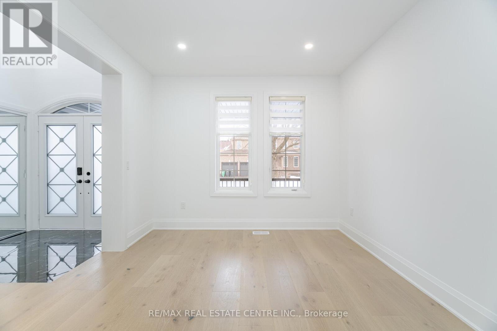 17 Wonder Way, Brampton, Ontario  L6P 1G1 - Photo 5 - W12819006