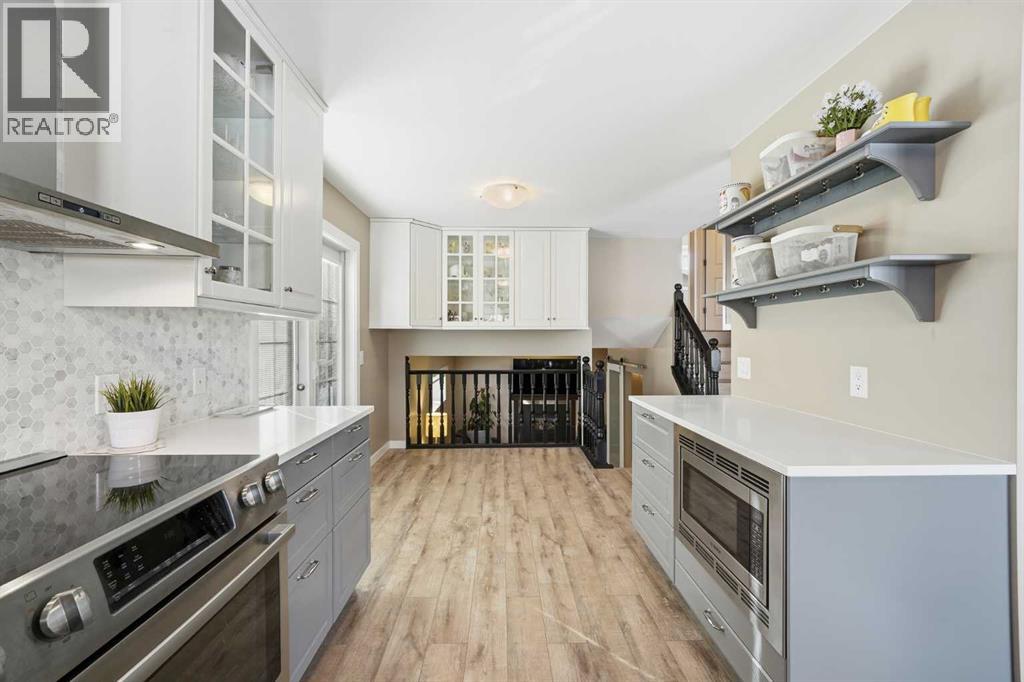 132 Shawcliffe Circle Sw, Calgary, Alberta  T2Y 1H2 - Photo 6 - A2288254