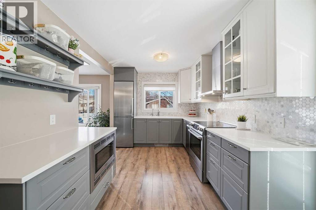 132 Shawcliffe Circle Sw, Calgary, Alberta  T2Y 1H2 - Photo 5 - A2288254