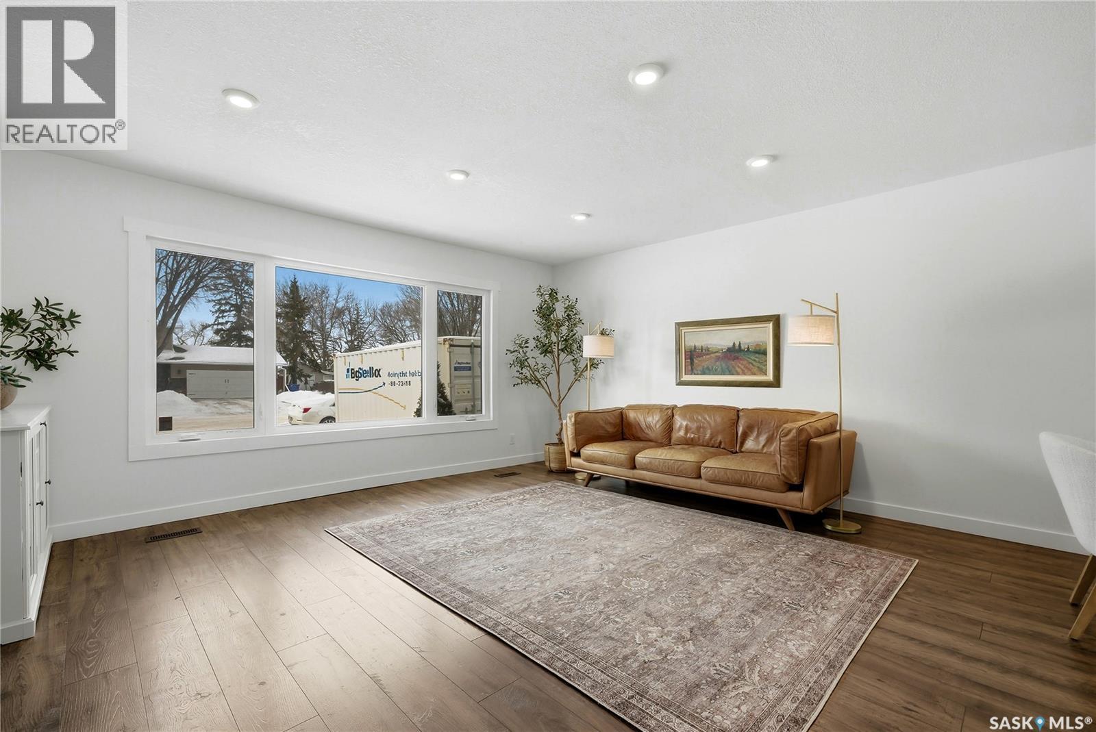 44 Hudson Drive, Regina, Saskatchewan  S4S 2W4 - Photo 3 - SK029150