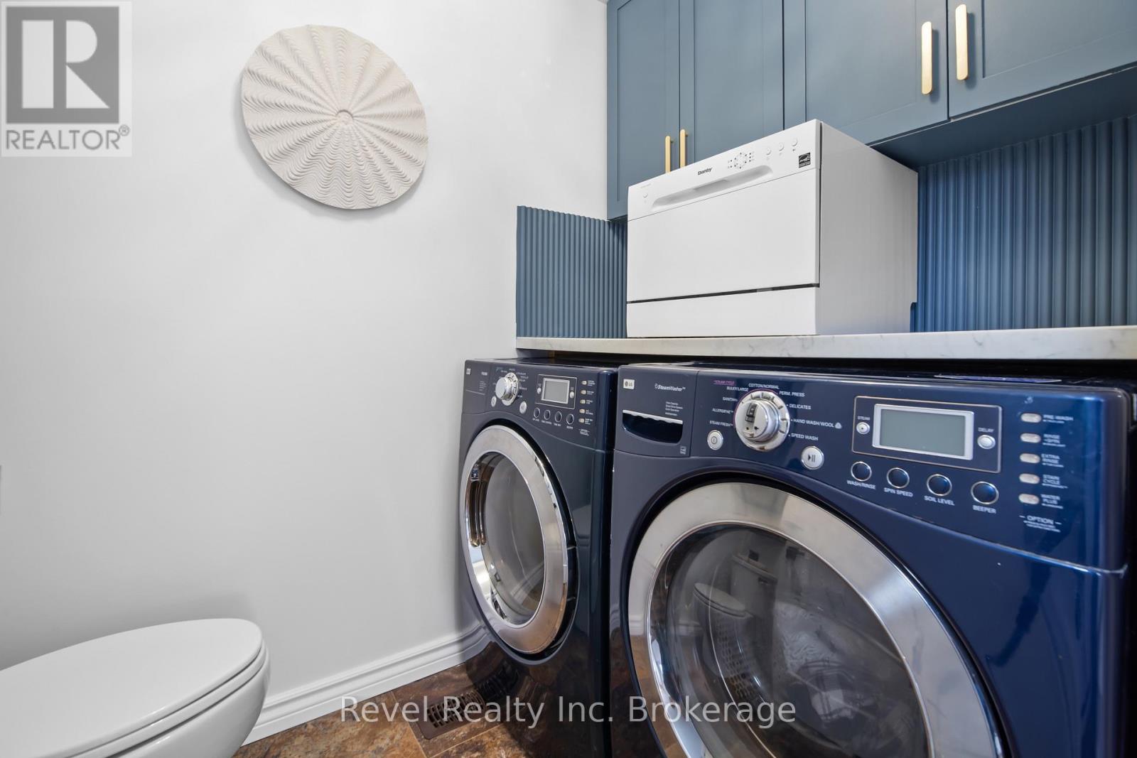 687 Oakwood Road, Powassan, Ontario  P0H 1Z0 - Photo 18 - X12819278