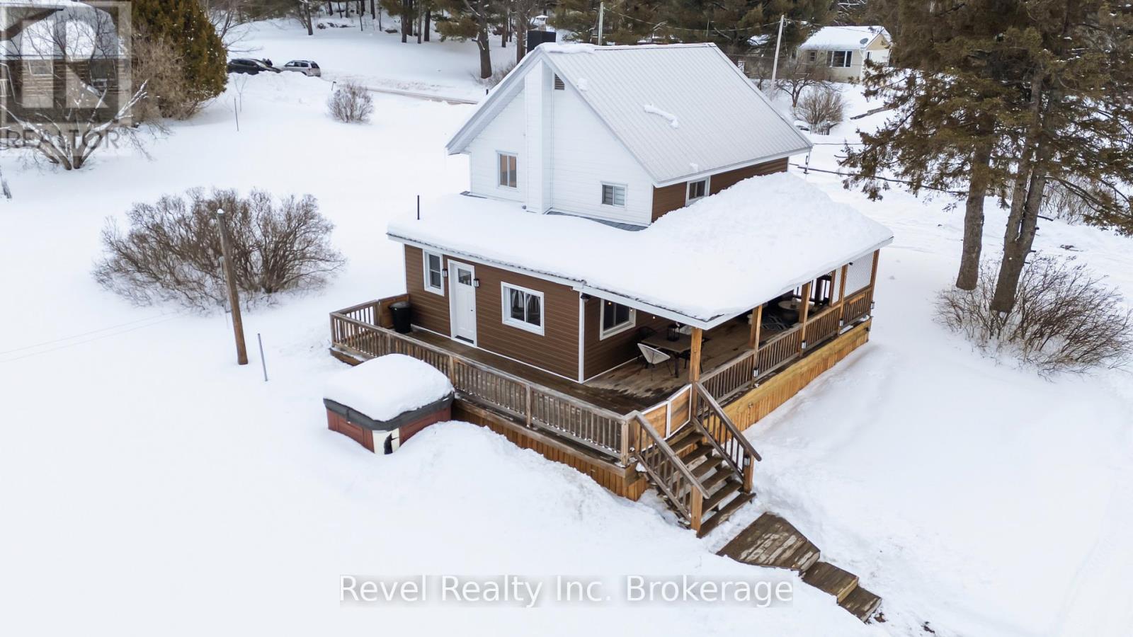687 Oakwood Road, Powassan, Ontario  P0H 1Z0 - Photo 2 - X12819278