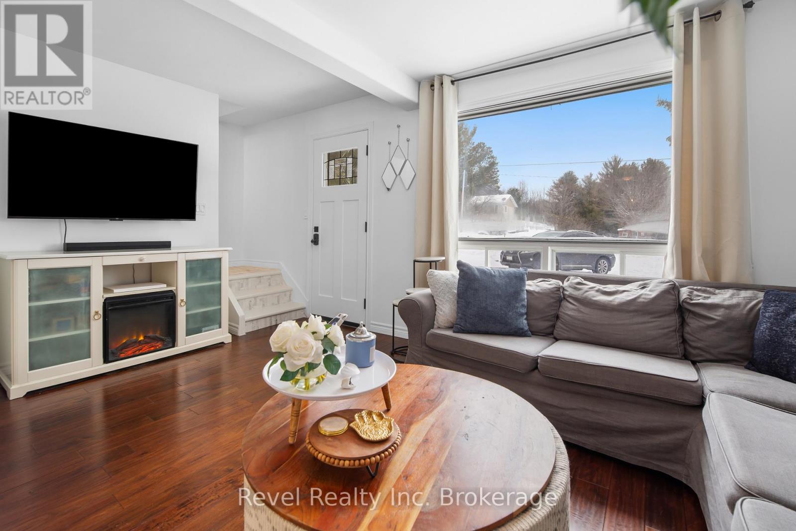 687 Oakwood Road, Powassan, Ontario  P0H 1Z0 - Photo 3 - X12819278