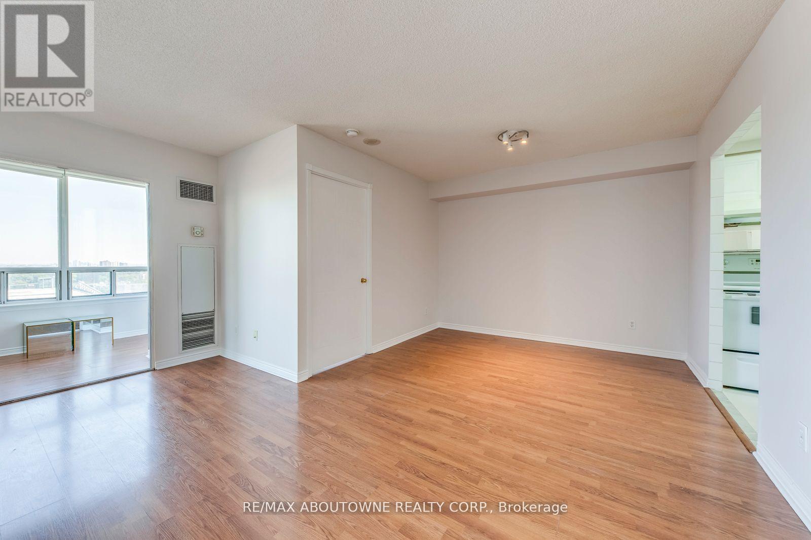 1415 - 135 Hillcrest Avenue, Mississauga, Ontario  L5B 4B1 - Photo 15 - W12680288