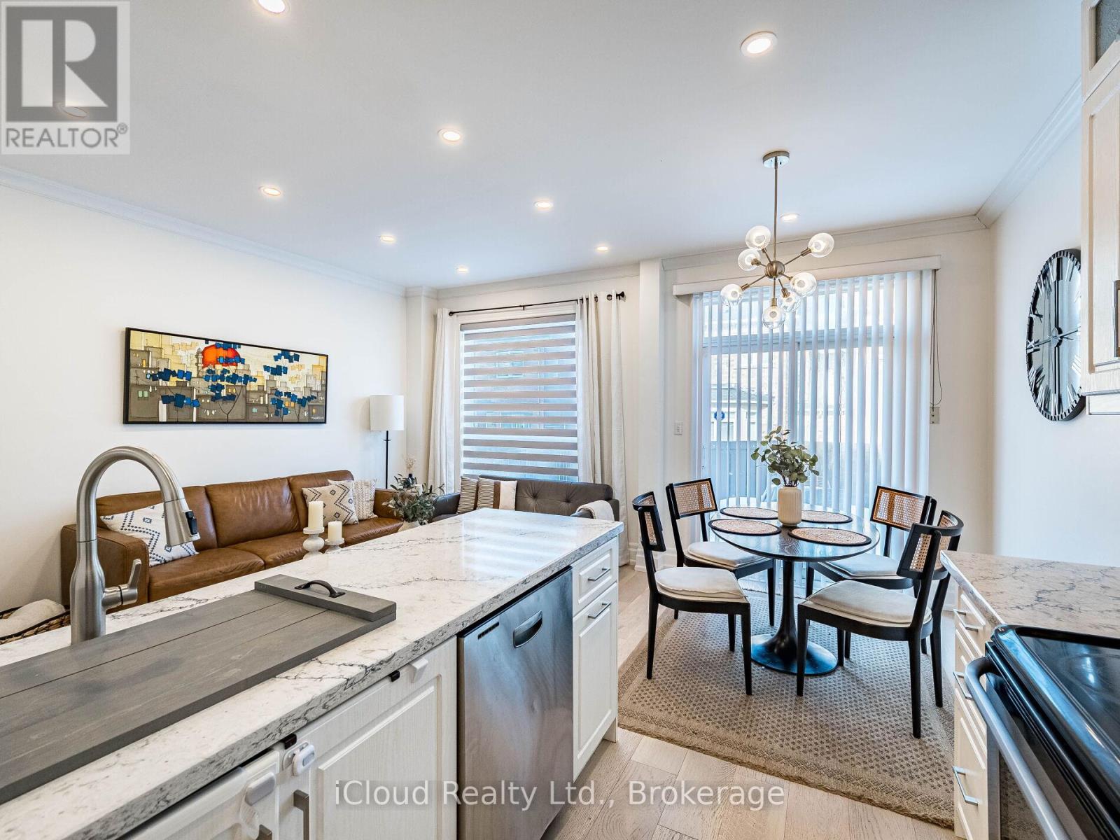 3390 Fountain Park Avenue, Mississauga, Ontario  L5M 7E3 - Photo 13 - W12818480