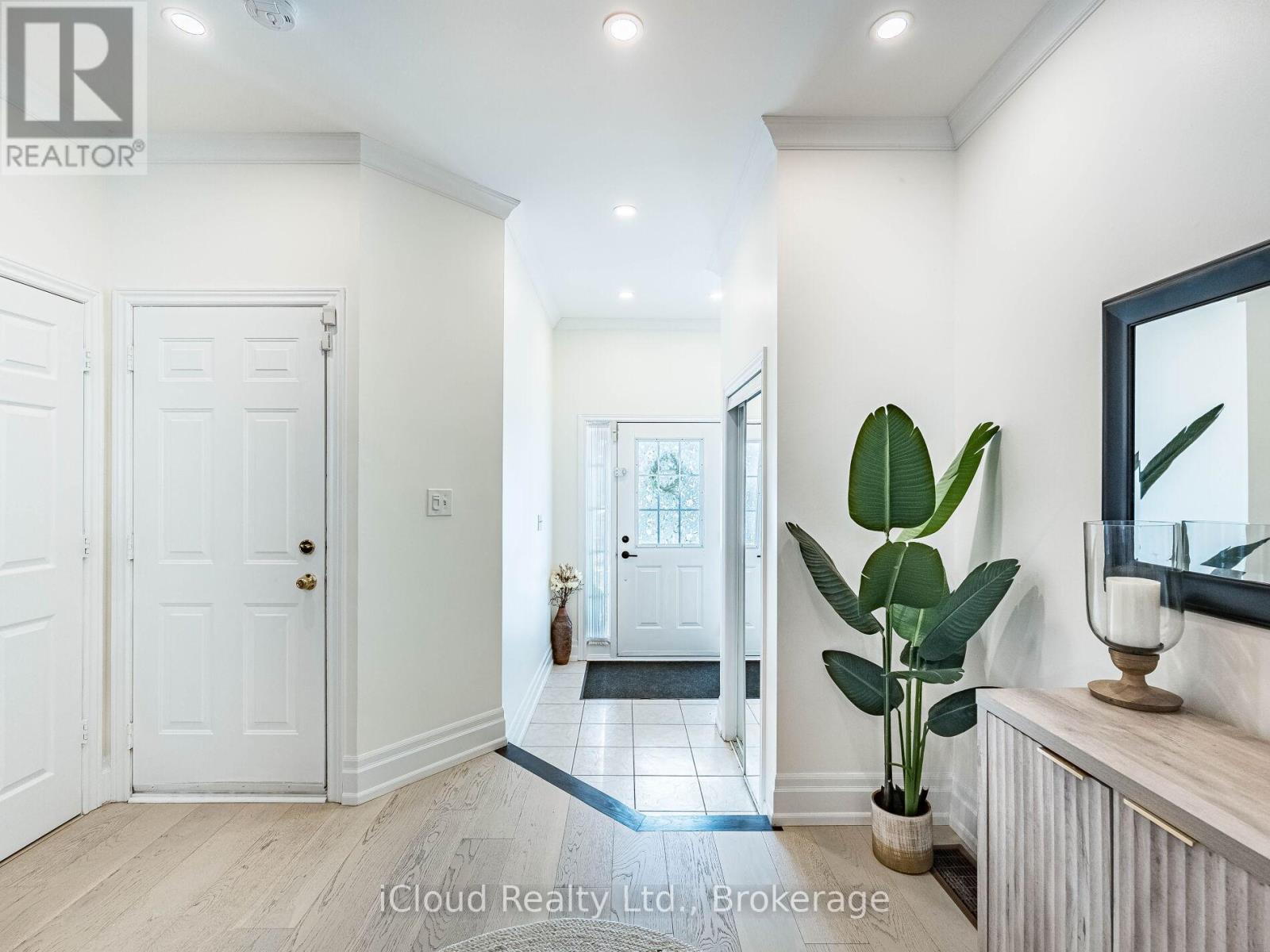 3390 Fountain Park Avenue, Mississauga, Ontario  L5M 7E3 - Photo 6 - W12818480