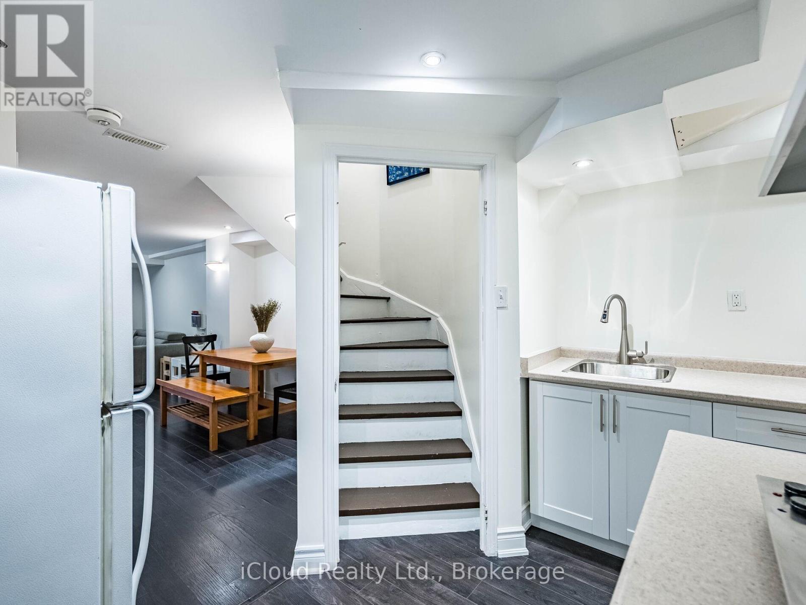 3390 Fountain Park Avenue, Mississauga, Ontario  L5M 7E3 - Photo 31 - W12818480